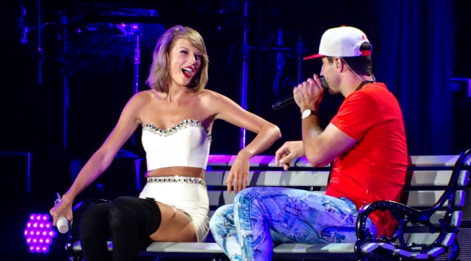 Review: Taylor Swift Lights Up Chicago’s Soldier Field with Memorable Performance